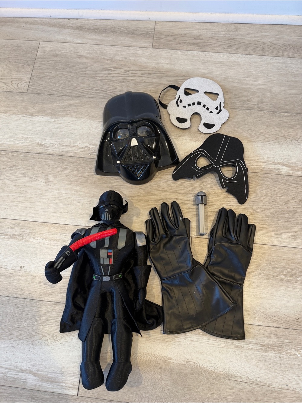 7 piece Kids Darth Vader Costume Set with Mask, Gloves & Accessories